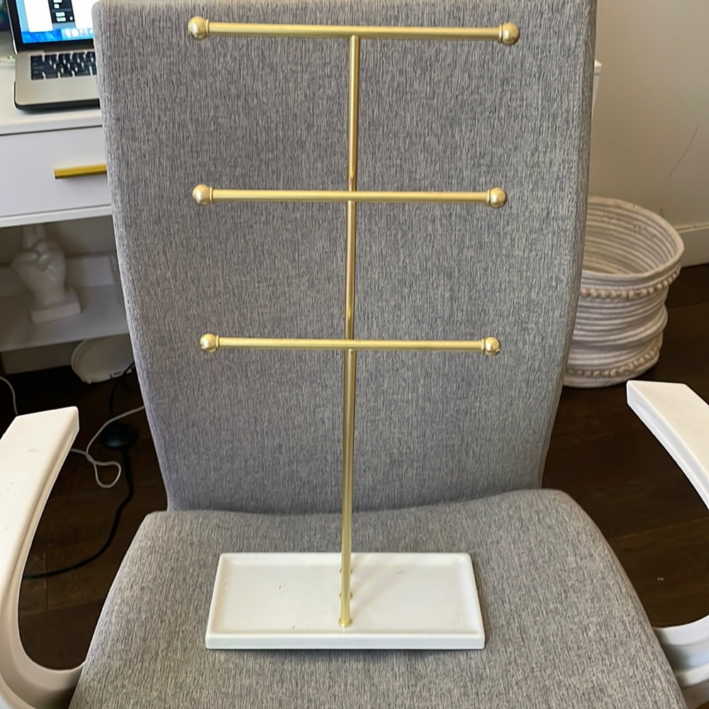 CHIC GOLD JEWELRY RACK / ORGANIZER